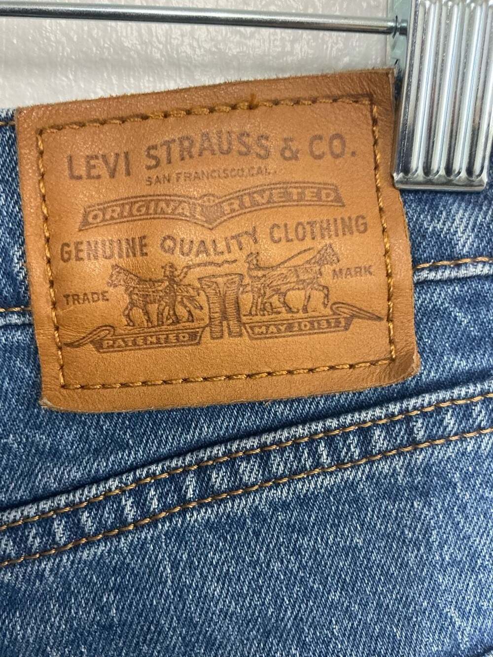 Levi's Premium Ribcage Flare High Rise CUT OFF Jeans Size W27 - Picture 10 of 15